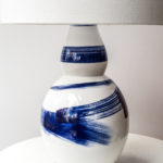 Blanco con brochazo azul