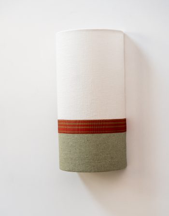 APLIQUE PARED SEMICIRCULAR LINO VERDE Y BLANCO ROTO CON VIVO ANCHO CALDERO Y MOSTAZA