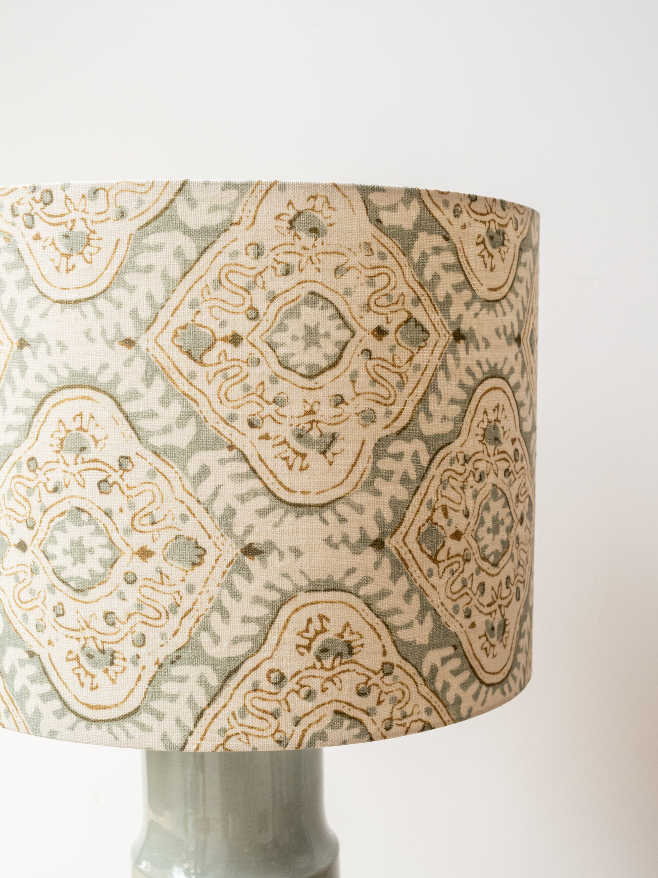 PANTALLA CILÍNDRICA KALA